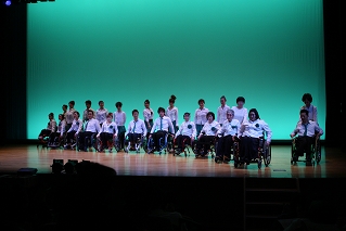 車いすダンス公演の様子