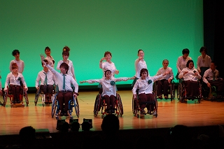 車いすダンス公演の様子