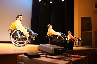 車いすダンス公演の様子