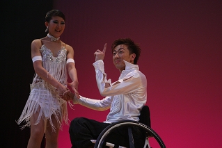 車いすダンス公演の様子