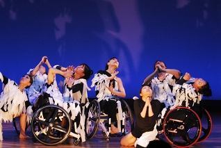 車いすダンス公演の様子