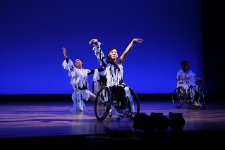 車いすダンス公演の様子