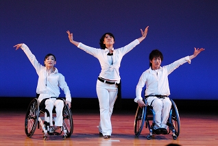 車いすダンス公演の様子