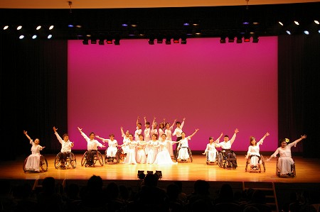 車いすダンス公演-GIFT-