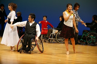 車いすダンス公演-GIFT-