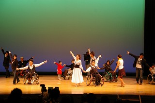 車いすダンス公演-GIFT-